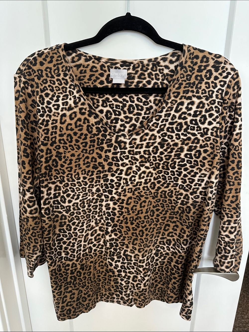 Chico's Leopard Print V-Neck Knit Top sz 3